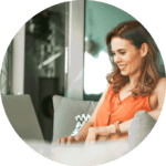 Bewerberin chatten mit HR Chatbot